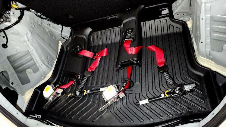 シビックタイプRの黒内装化・シートベルト交換・RACING BLACK Packageに関するカスタム事例の投稿画像4枚目