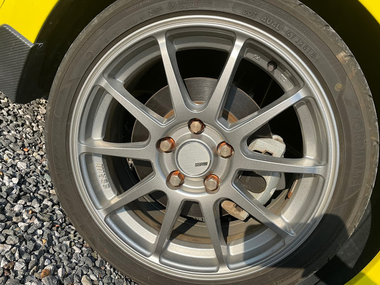 スイフトスポーツのタナベ・SSR wheelsに関するカスタム事例の投稿画像1枚目