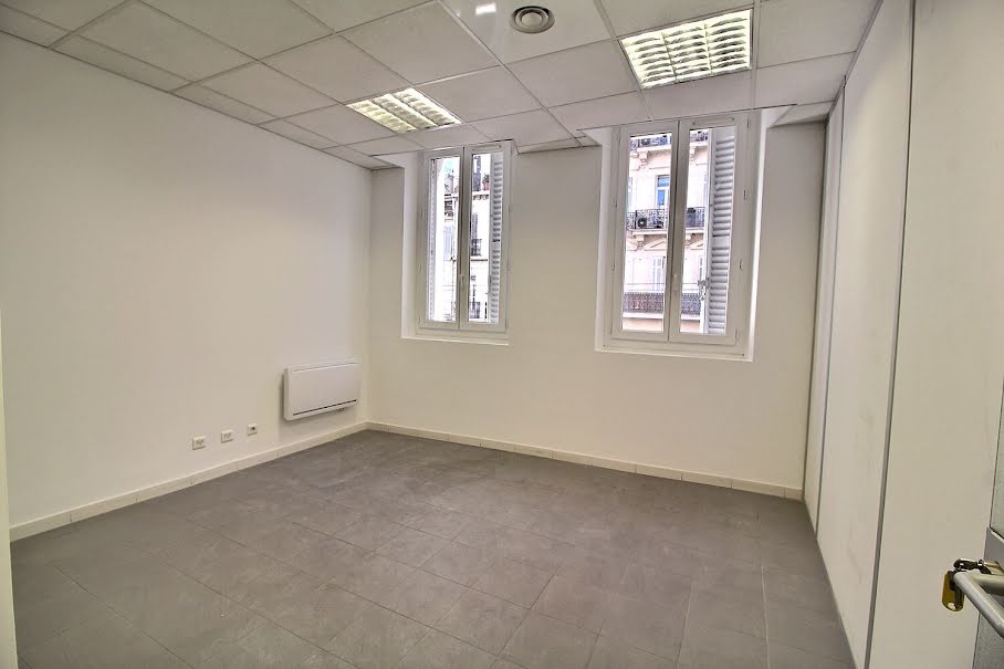 Location  locaux professionnels 8 pièces 220 m² à Marseille 6ème (13006), 2 933 €