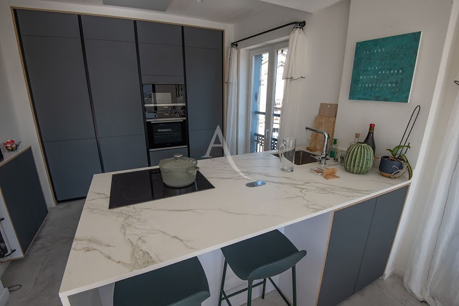Location meublée appartement 4 pièces 115.3 m² à Nimes (30000), 2 380 €