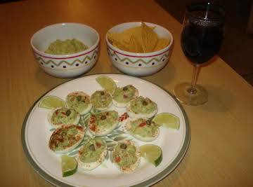 Guacamole Deviled Eggs/Huevos de Guacamole