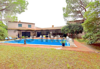 Villa with pool and terrace 10