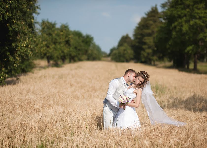 Fotógrafo de casamento Irina Shidlovskaya (ty-odin). Foto de 25 de outubro 2014