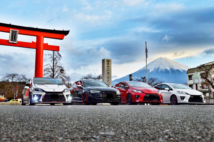 プリウス G'sの初詣・ツーリング・富士山・富士山本宮浅間大社・祝成人に関するカスタム事例の投稿画像1枚目