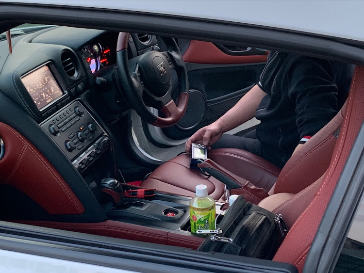 NISSAN GT-Rの純正流用・投稿の秋・燃料ポンプ・エアクリフィルター交換・エアコンフィルター交換に関するカスタム事例の投稿画像1枚目