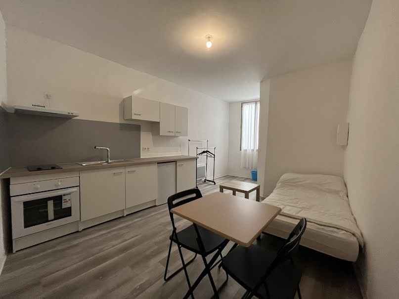 Location meublée appartement 1 pièce 19 m² à Pezenas (34120), 430 €