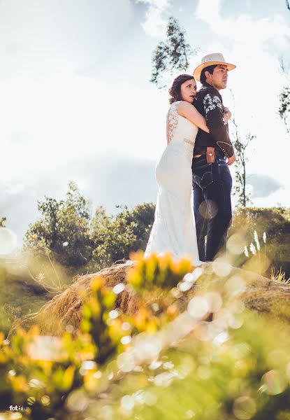 Wedding photographer Jhon Molina (fotoluzstudio). Photo of 13 September 2017