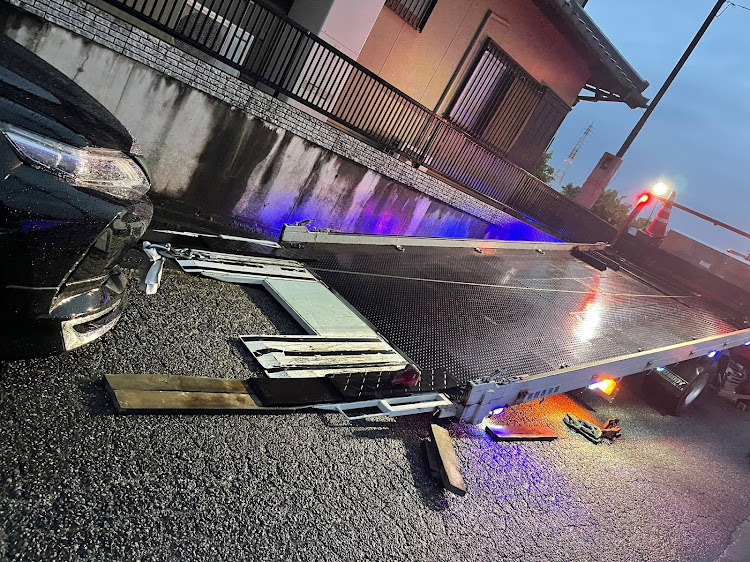 ハリアーのワンオフマフラー・ハリアー60系後期・事故には気を付けて・事故には気をつけように関するカスタム事例の投稿画像1枚目