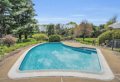 Propriété avec piscine et jardin 5