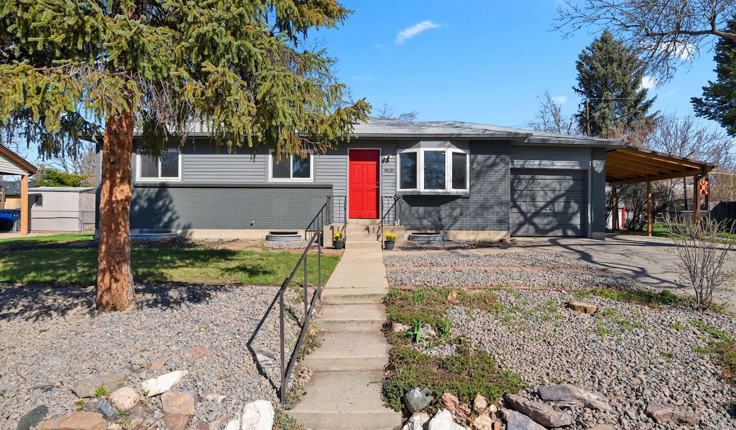 House with garden and terrace Arvada