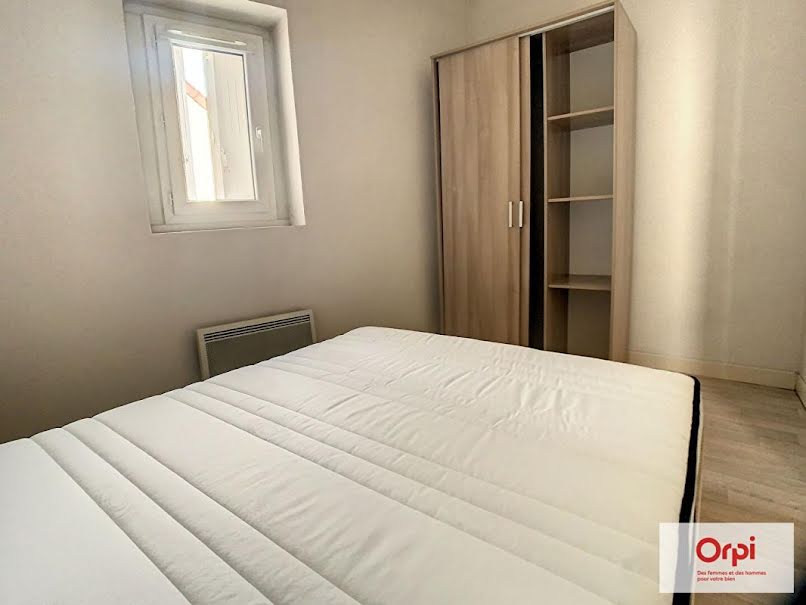 Location meublée appartement 1 pièce 29 m² à Montluçon (03100), 325 €