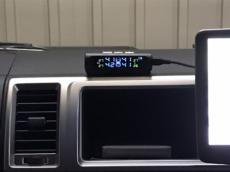 ハイエースのDIY・タイヤ圧モニターに関するカスタム事例の投稿画像1枚目