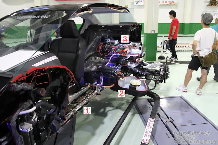 レジェンドのホンダ・エンジンルーム・足回り・マフラー紹介に関するカスタム事例の投稿画像5枚目