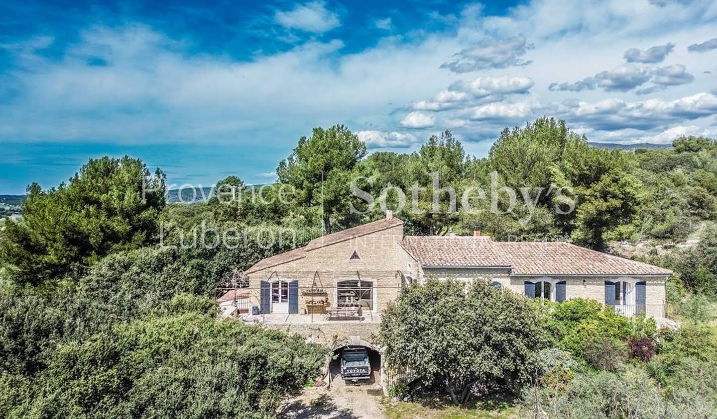 House with pool and terrace Lagnes