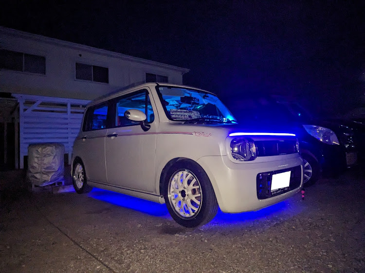 アルトラパンのヘッドライトLED化・ナンバー灯LED化・光り物好き・ギャルソン好き・西村ニーナﾁｬﾝが好き過ぎるに関するカスタム事例の投稿画像1枚目