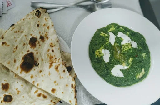 Palak Butter Masala With 3 Butter Roti