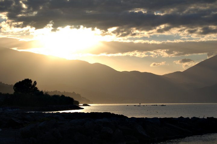 Alba dorata a Policastro di Birba