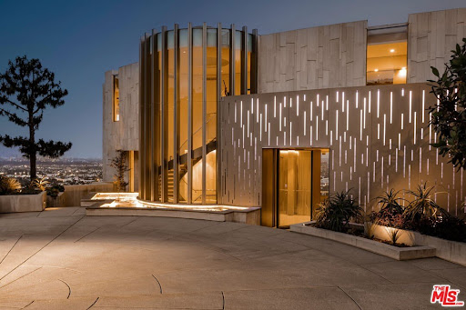Extérieur de villa moderne avec éclairage - Maison de luxe à vendre à West Hollywood, 5 pièces, 5 chambres