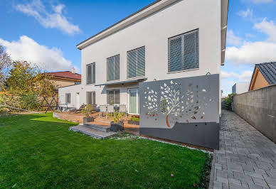 Maison avec piscine et jardin 2