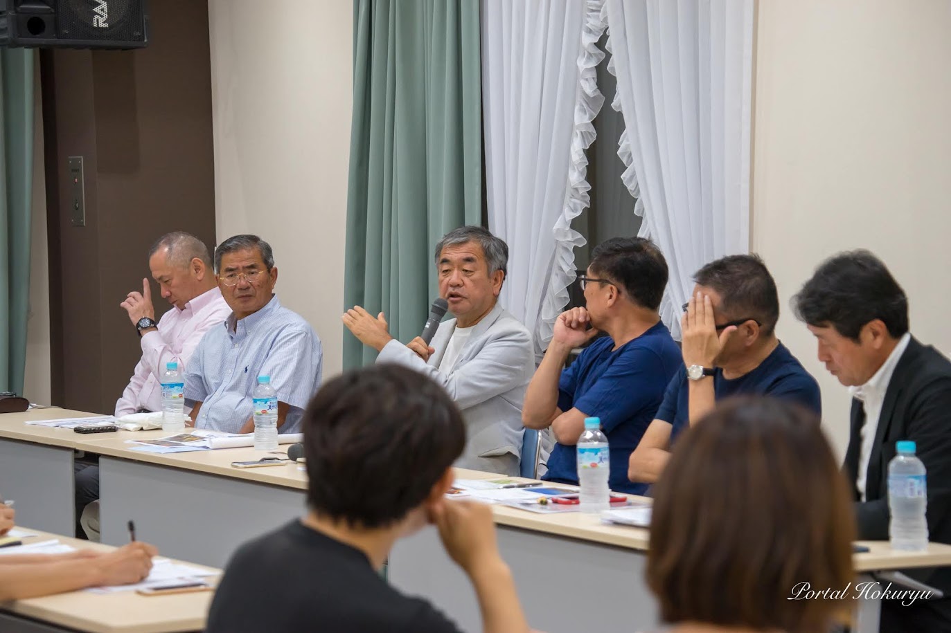 隈氏の意見に耳を傾ける