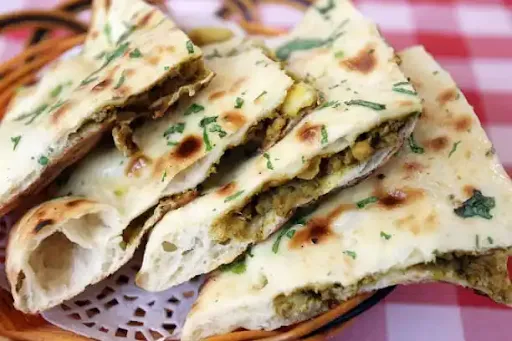 Chicken Keema Naan With Curry