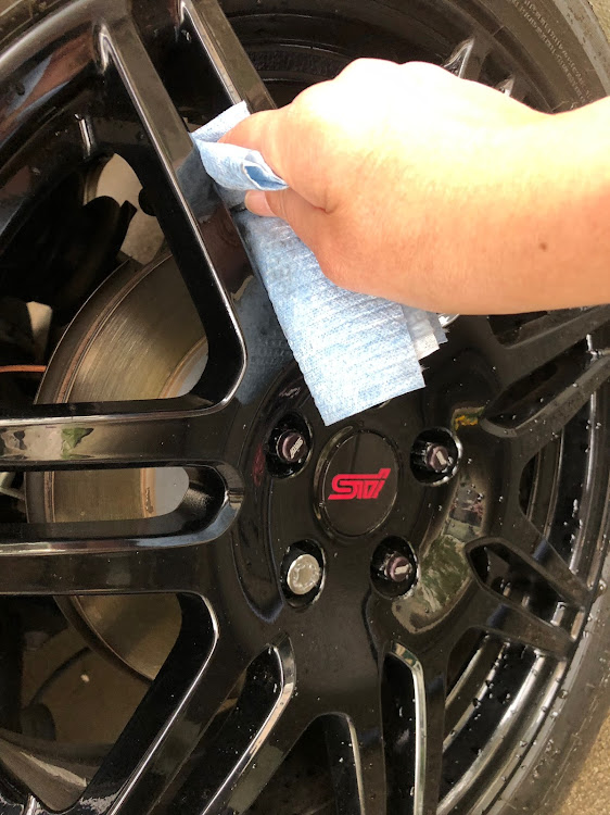 フォレスターのSK5・純水洗車・ローアングルショット・洗車はストレス発散に関するカスタム事例の投稿画像4枚目