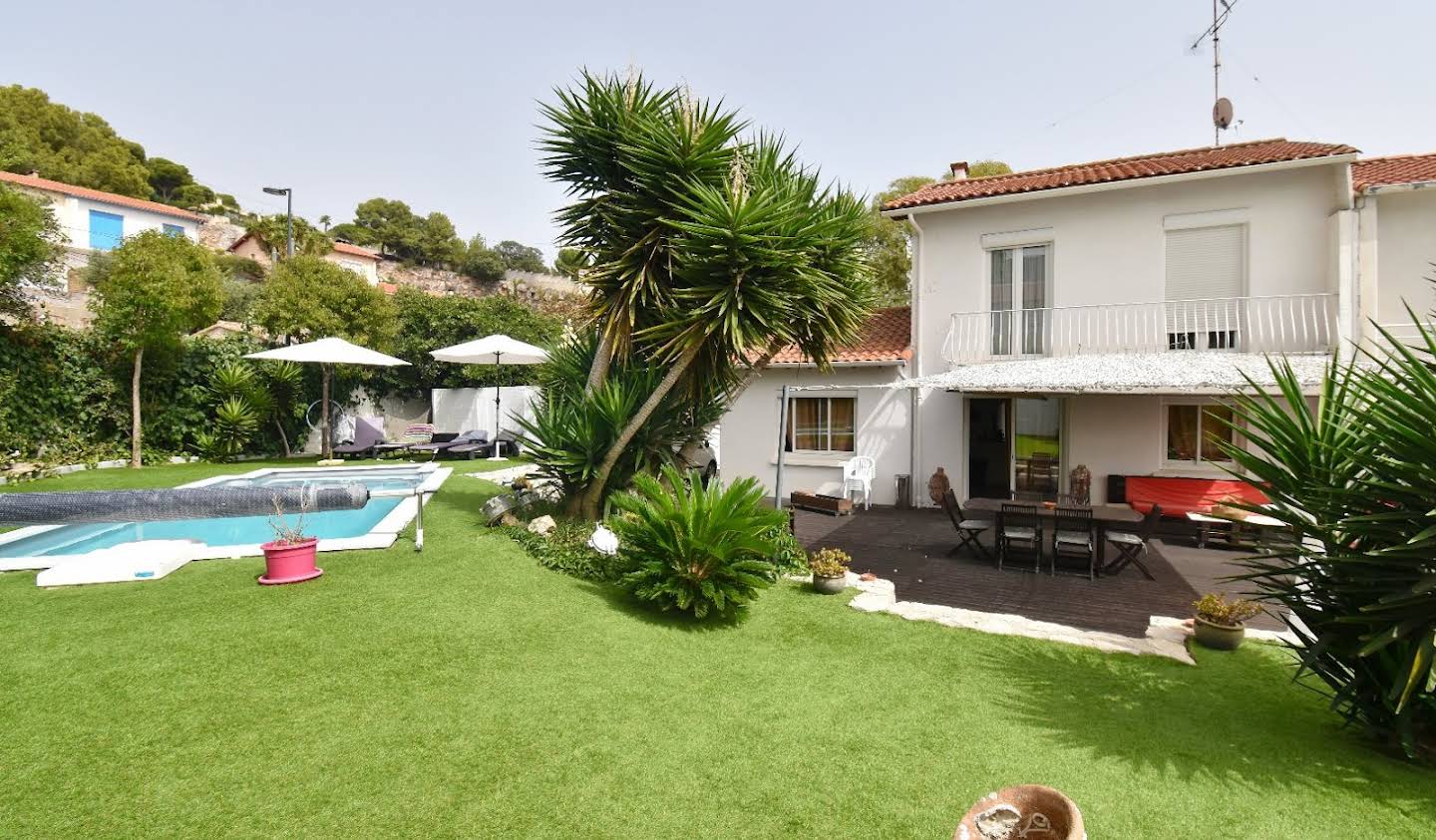 House with pool and terrace Sète