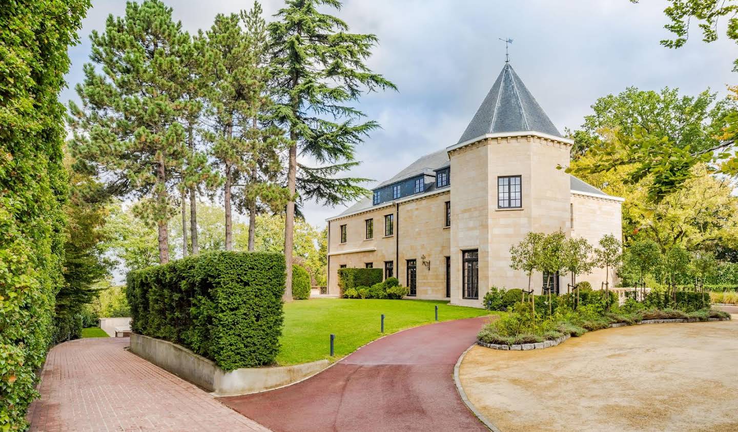 Maison avec piscine et terrasse Forest