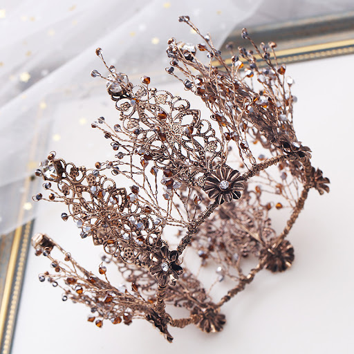 Title 5, Gouden bruids kroon tiara barok rond. De perfec...