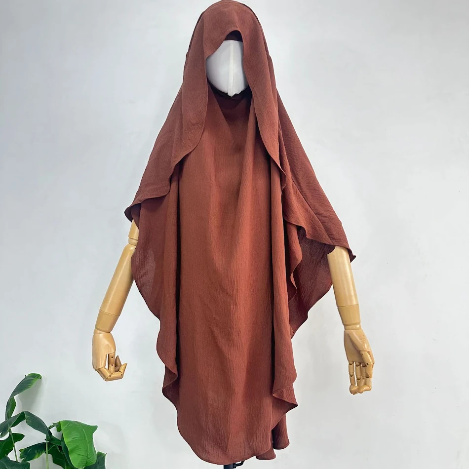 Polyester Kadın Şal Eşarp, her kıyafete uyan, çok yönlü, örtücü ve tamamlayıcı aksesuar. Günlük kullanım ve her mevsim için ideal.