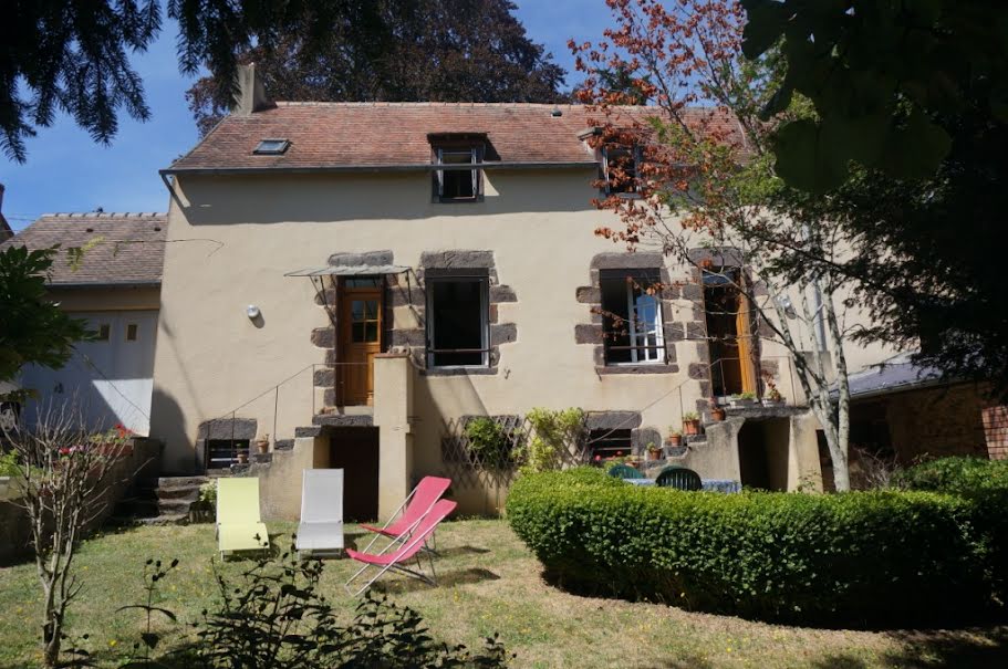 Location meublée maison 4 pièces 90 m² à Fresnay-sur-Sarthe (72130), 1 200 €