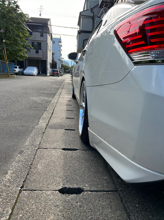 クラウンロイヤルの車高さげたい病・最低地上高アウト？・ツライチ？・クレンツェヴィシュヌ・19インチホイールに関するカスタム事例の投稿画像5枚目