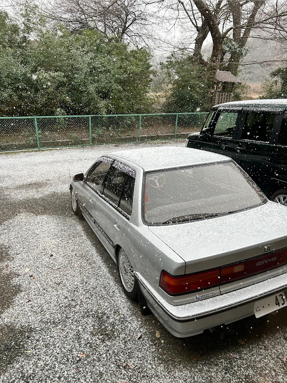 シビックセダンのだせぇ・10万キロ・仕事納め・愛車のお尻はこんな感じ・へたくそ棒に関するカスタム事例の投稿画像1枚目