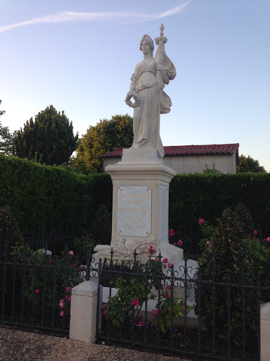 Monument Aux Morts De Boutiers