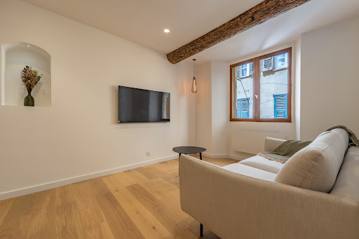 Contemporary apartment with terrace 2