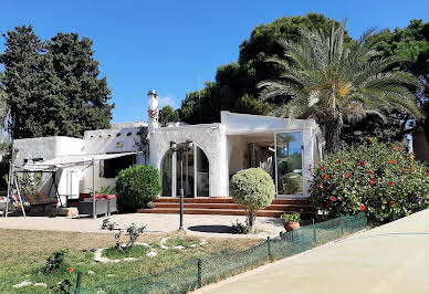 Villa avec piscine et terrasse 11