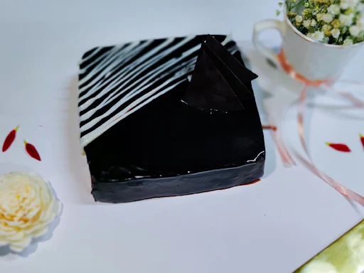 Chocolate Square Cake - 300 Gms
