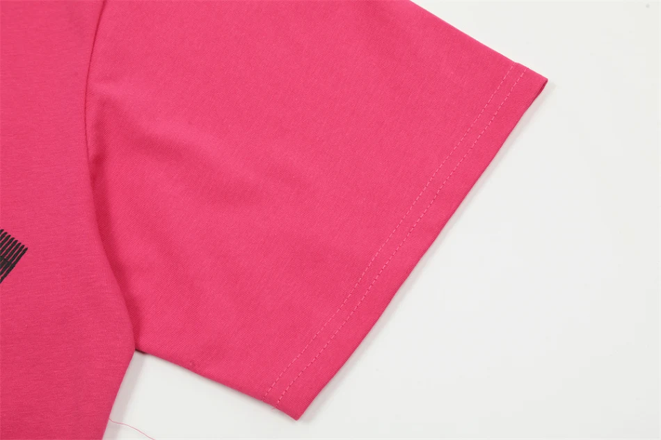 Mode letters bedrukte losse T-shirt heren. Casual en comfortabel heren t-shirt met een trendy uitstraling. Ideaal voor dagelijks gebruik.