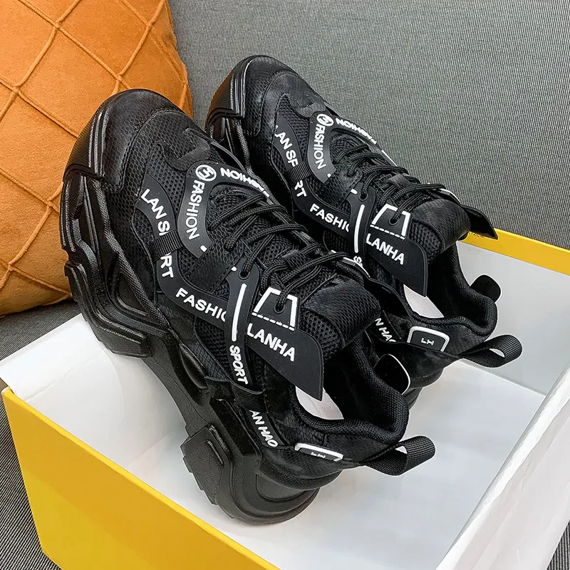 Zapatillas de running para mujer, versátiles y modernas, suela gruesa y transpirables, perfectas para un estilo urbano y deportivo.
