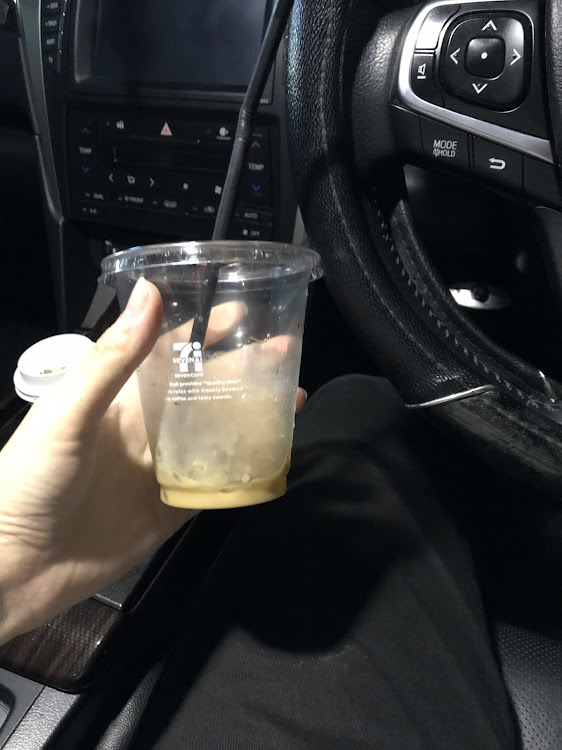 カムリの横顔・車高短・愚痴回・コーヒーうんまいわー・もう一度言おう。コーヒーうんまいわー(笑)に関するカスタム事例の投稿画像2枚目