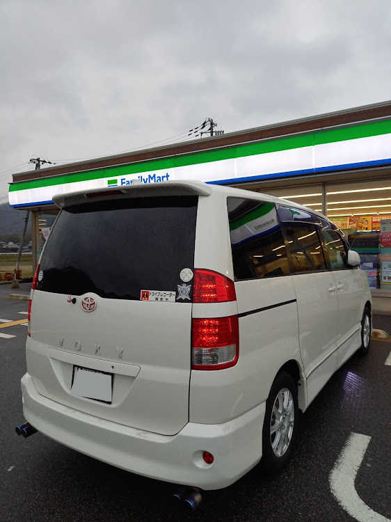 ヴォクシーのお墓参り・お宝市番館・お留守番車両・ゲーセンにお金を寄付・満タン給油⛽に関するカスタム事例の投稿画像8枚目