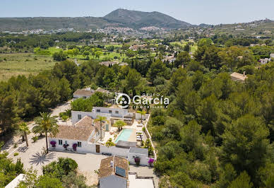 Villa avec piscine et terrasse 8