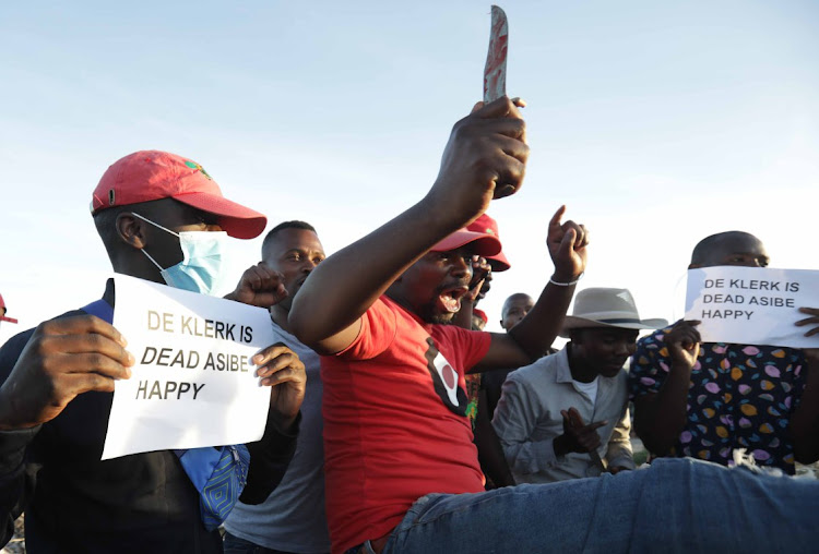 The death of former apartheid president FW de Klerk prompted members of the Black People National Crisis Committee to slaughter a sheep in Khayelitsha to celebrate his passing.