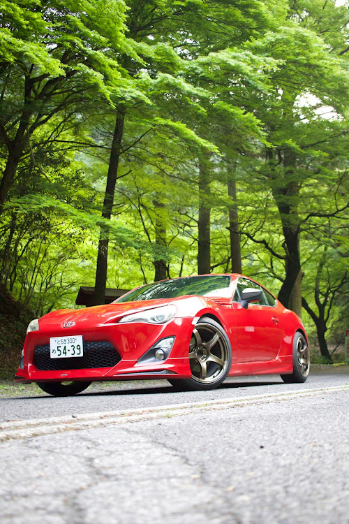 86のアドバンレーシングTC-4・blitz・235/40R18・9.5j・シバタイヤに関するカスタム事例の投稿画像1枚目