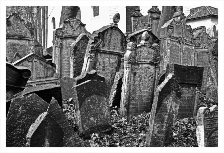 Il cimitero di Praga di r.scarpone