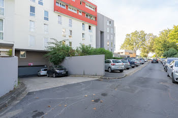 parking à Camiac-et-Saint-Denis (33)