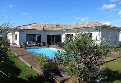 House with pool and terrace 19