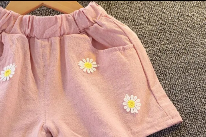 Baby zomerpakje met korte mouwen en cartoon print. Perfect voor warme dagen. Zacht, comfortabel en schattig voor je kleintje.