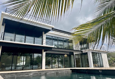 House with pool 8