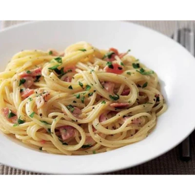 Spaghetti Carbonara ( 760 Kcal)